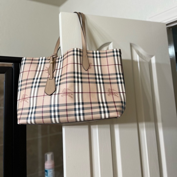 BURBERRY large reversible tote - Picture 1 of 5